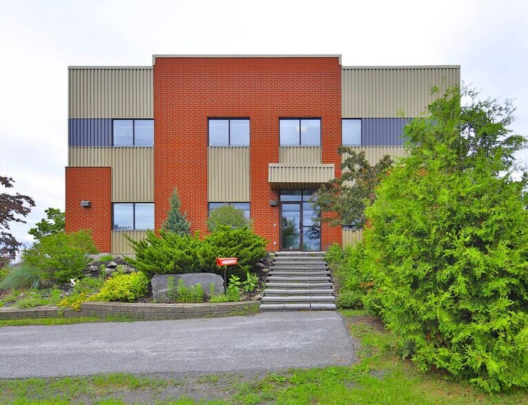 Primary Photo Of 7 Rang Saint-Régis S, Saint-isidore-de-laprairie Office For Lease