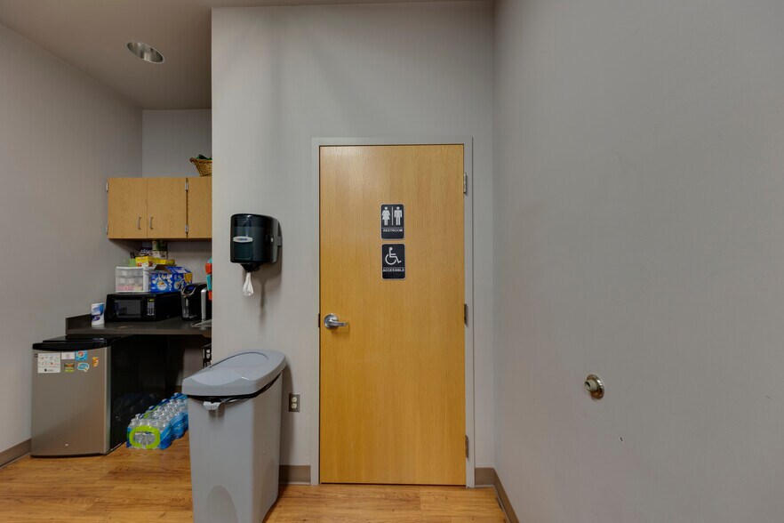 More Photos Of 826 Krill St, Corpus Christi Warehouse For Lease