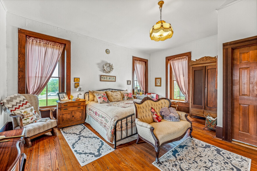 More Photos Of 703 Spring St, Granbury Lodge Meeting Hall For Sale