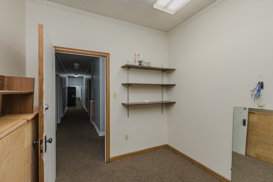 More Photos Of 724 N Main St, Newton Storefront For Sale