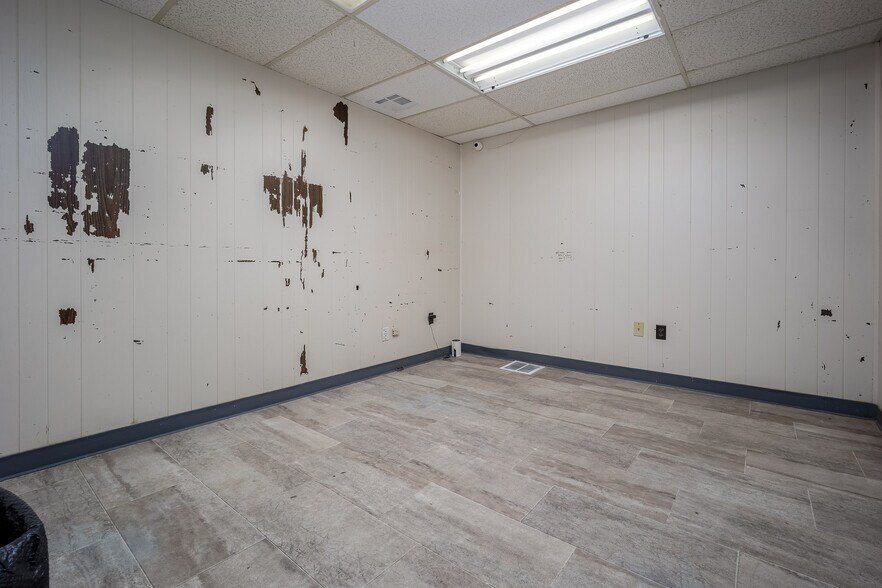 More Photos Of 6845 S Western Ave, Oklahoma City Distribution For Lease