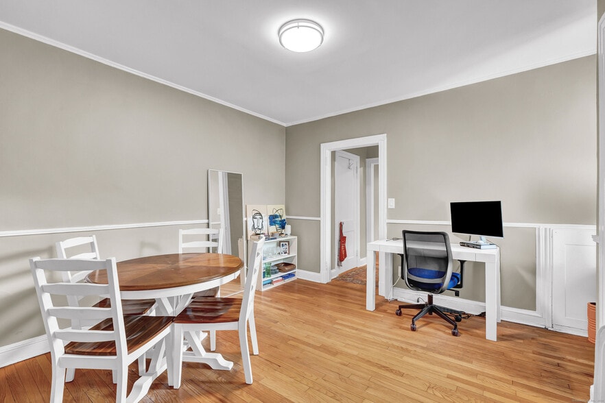 More Photos Of 28 Whitney St, Hartford Apartments For Sale