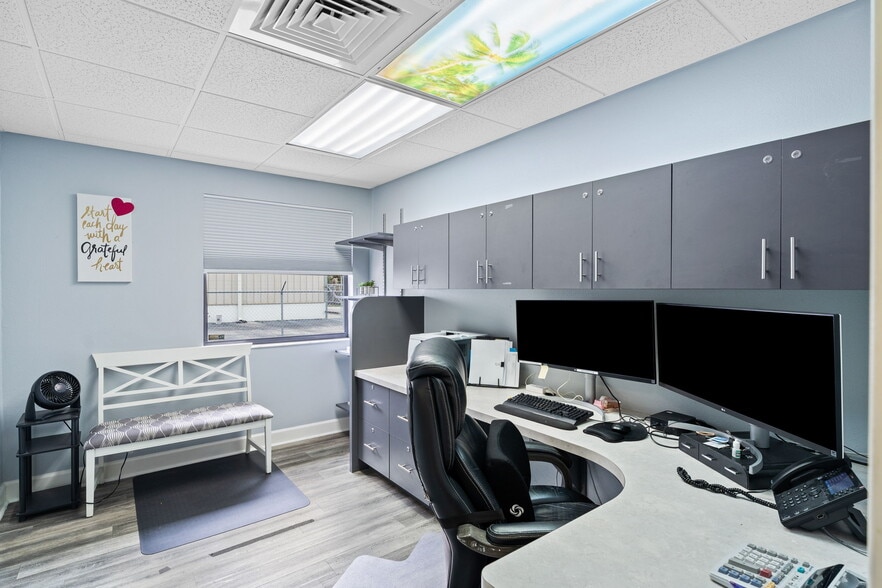 More Photos Of 6241 Arc Way, Fort Myers Office For Sale