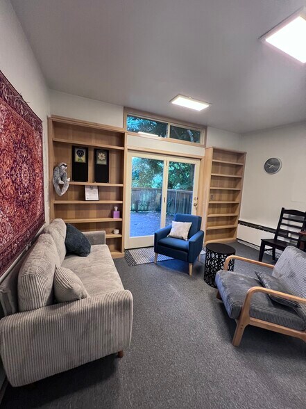 More Photos Of 7010 35th Ave NE, Seattle Office Residential For Lease