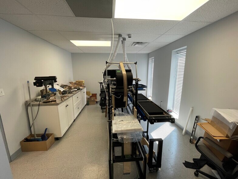 More Photos Of 576 Elgin St, Brantford Warehouse For Lease