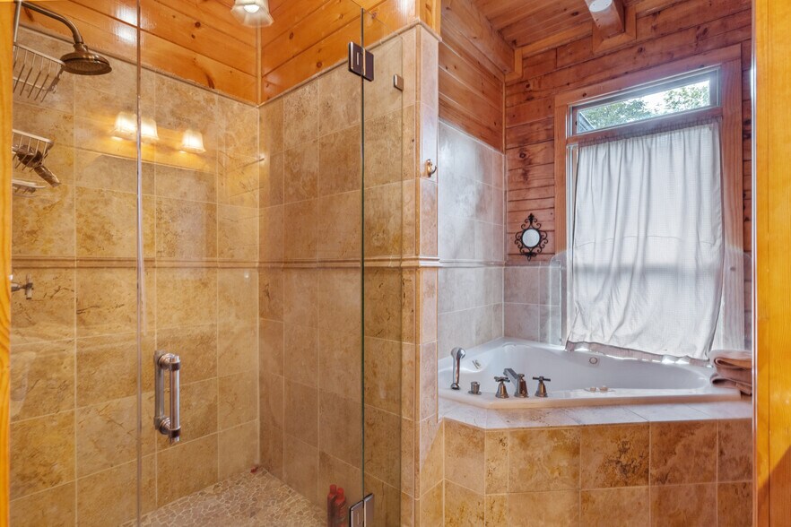 More Photos Of 11501 Popes Head Rd, Fairfax Garden Center For Sale