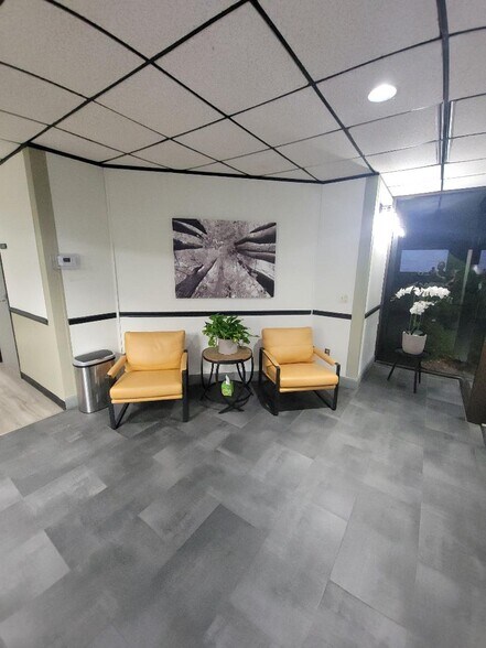 More Photos Of 2121 Corporate Square Blvd, Jacksonville Office For Lease