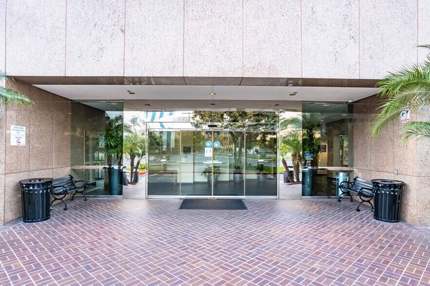 More Photos Of 301 W Huntington Dr, Arcadia Medical For Lease