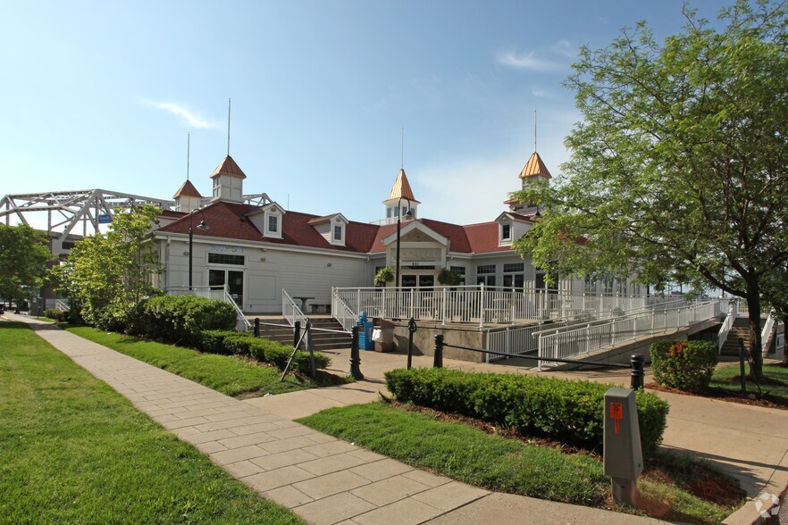 Primary Photo Of 601 Riverside Dr, Jeffersonville Restaurant For Sale