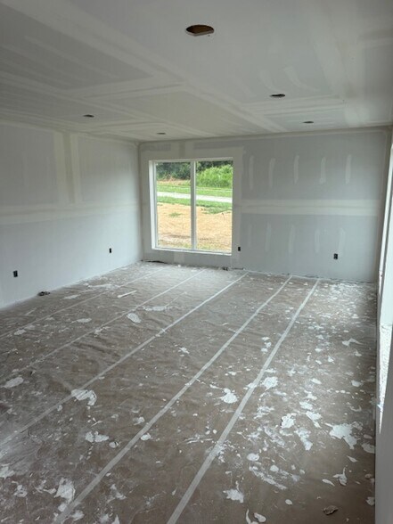 More Photos Of 1060 D W Griffith Ln, La Grange Warehouse For Lease