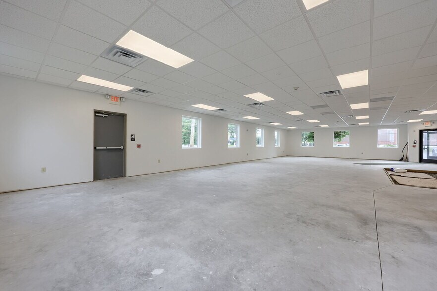More Photos Of 84 Doe Run Rd, Manheim Medical For Lease