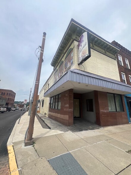 More Photos Of 136 N Main St, Butler Storefront Retail Office For Sale