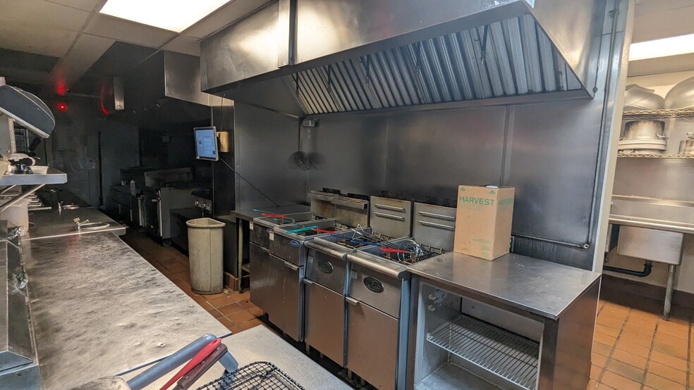 More Photos Of 192 E Main St, Lexington Restaurant For Sale