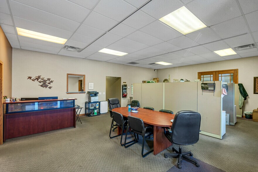 More Photos Of 1800 SE 9th St, Newton Manufacturing For Sale