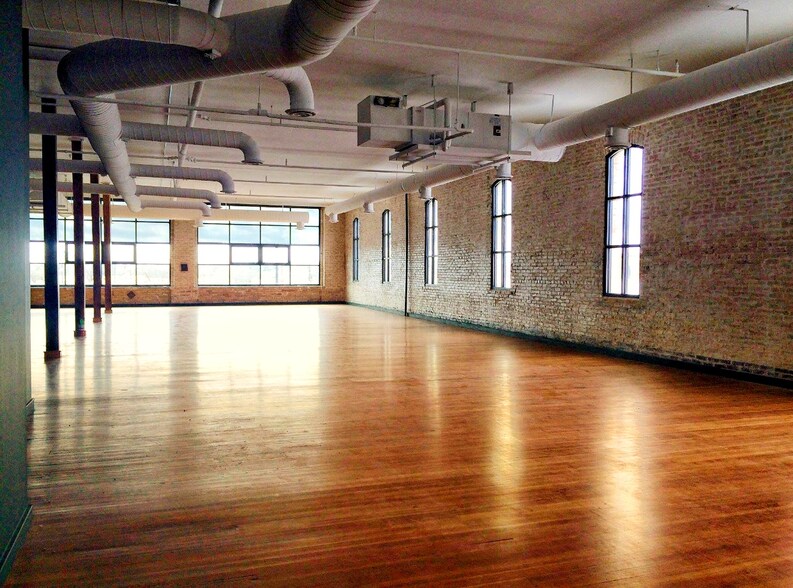 More Photos Of 201 N Main St, Taylor Storefront Retail Office For Sale