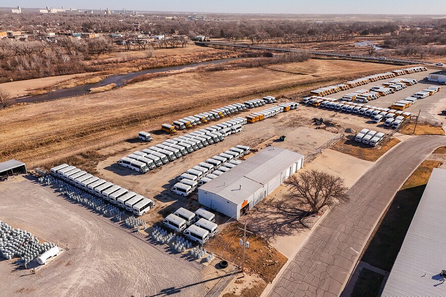 More Photos Of 130 E 10th Ave, South Hutchinson Industrial For Sale