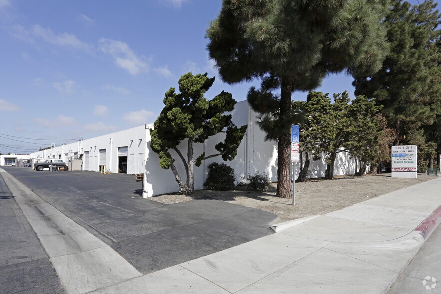 More Photos Of 16131 Gothard St, Huntington Beach Light Manufacturing For Lease