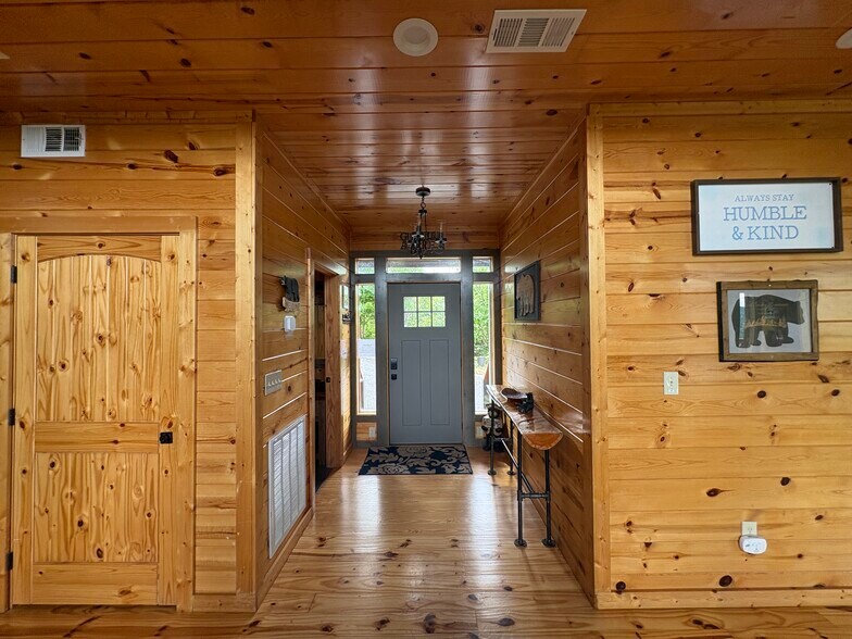 More Photos Of 433 Red Hawk Way, Gatlinburg Specialty For Sale