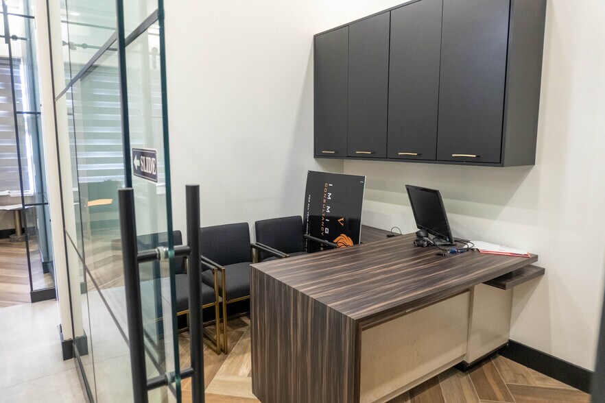 More Photos Of 2565 Steeles Ave E, Brampton General Retail For Sale