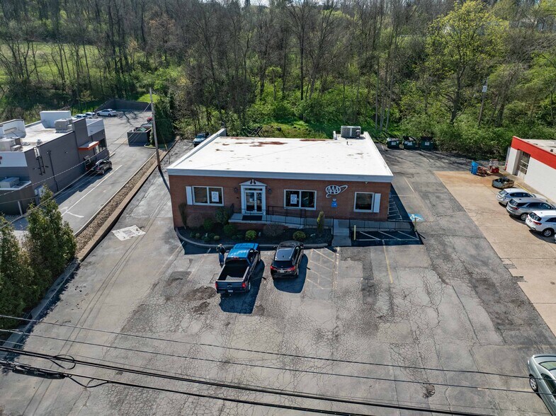 More Photos Of 196 Murtland Ave, Washington Office For Sale