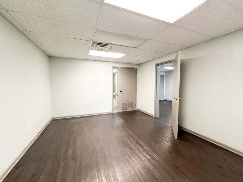 More Photos Of 3809 Sullivan St, Madison Medical For Lease