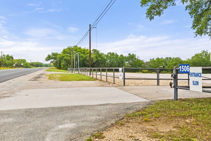 More Photos Of 1506 US-281, Johnson City Office For Sale