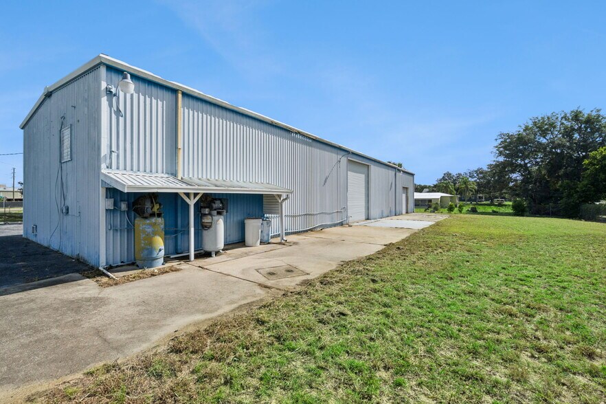 More Photos Of 11 W Magnolia St, Davenport Warehouse For Sale