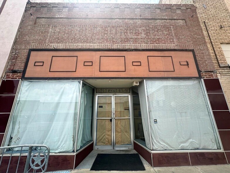 Primary Photo Of 214 N Mason St, Bowie General Retail For Sale