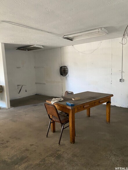 More Photos Of 545 E 100 N, Price Office For Sale