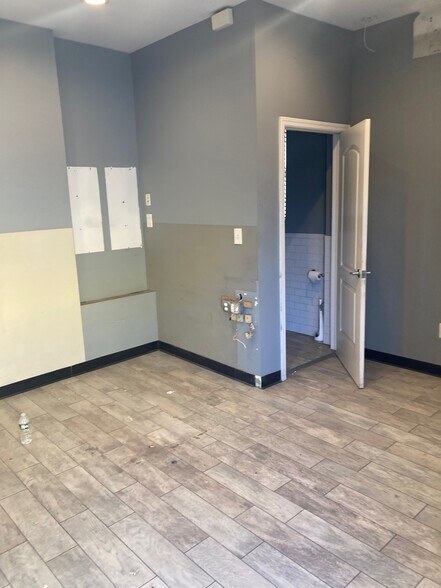 More Photos Of 4344 Bronx Blvd, Bronx Service For Sale