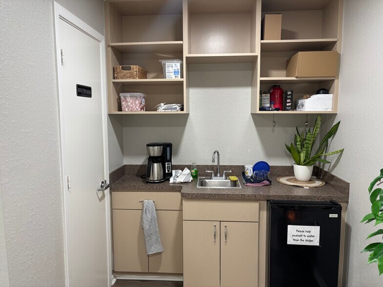More Photos Of 2600 NASA Rd 1, Seabrook Medical For Lease