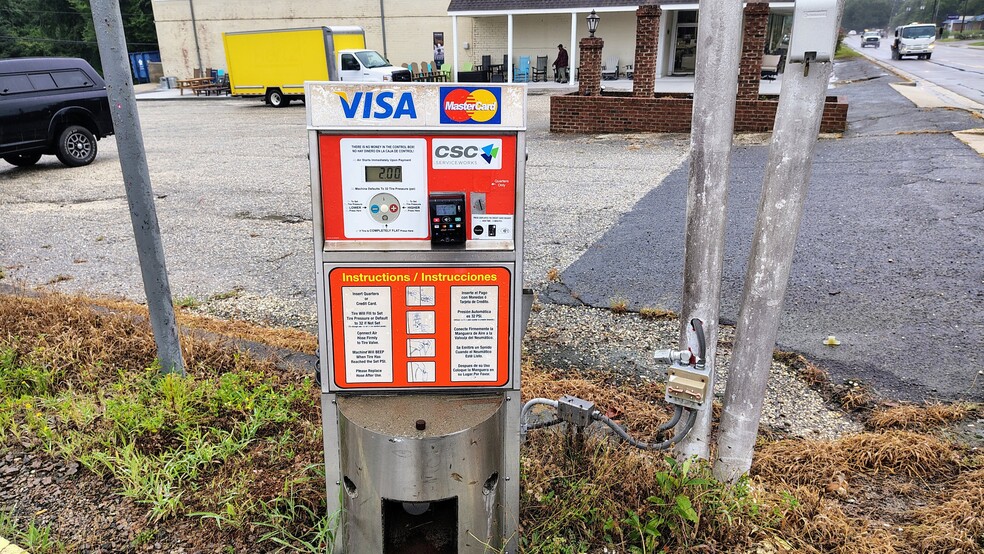 More Photos Of 401 Monroe St, Carthage Convenience Store For Sale