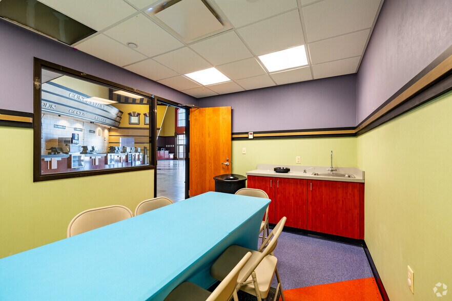 More Photos Of 754 Gravois Bluffs Blvd, Fenton Movie Theatre For Sale