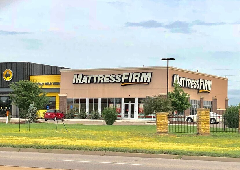 Primary Photo Of 1710-1712 N Waldron St, Hutchinson Storefront For Lease