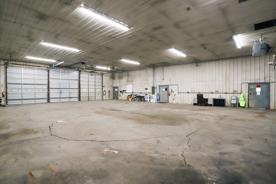 More Photos Of 1301 Fabricon Blvd, Jeffersonville Light Manufacturing For Lease