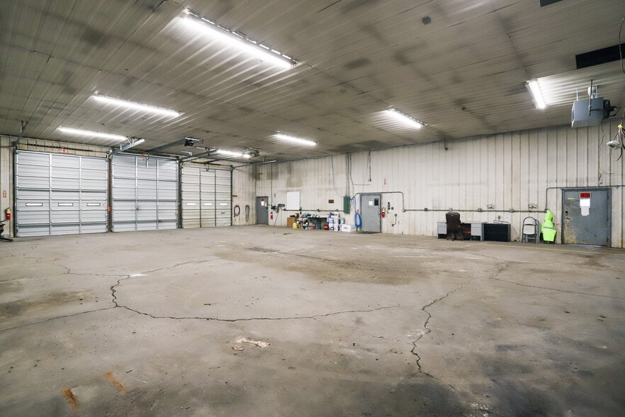 More Photos Of 1301 Fabricon Blvd, Jeffersonville Light Manufacturing For Lease