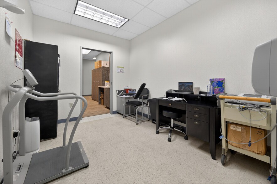 More Photos Of 4903 Golden Quail, San Antonio Storefront Retail Office For Sale