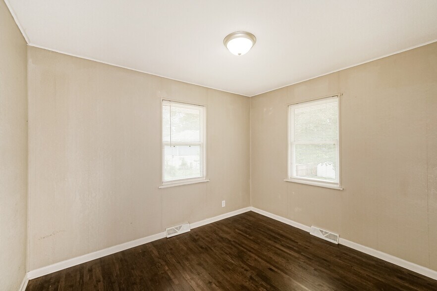 More Photos Of 1911 S Crescent Ave, Independence Multifamily For Sale