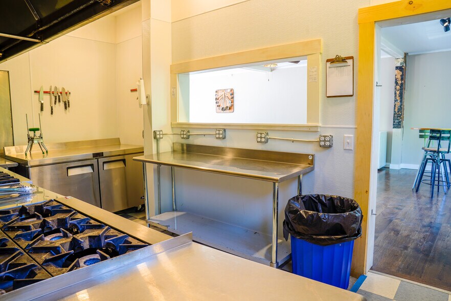 More Photos Of 123 Union Sq, Milford Restaurant For Sale