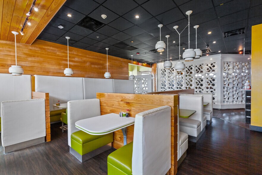 More Photos Of 102 Clinton Center Dr, Clinton Restaurant For Sale