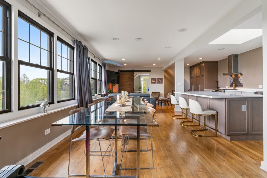More Photos Of 2331 N Elston Ct, Chicago Industrial For Sale