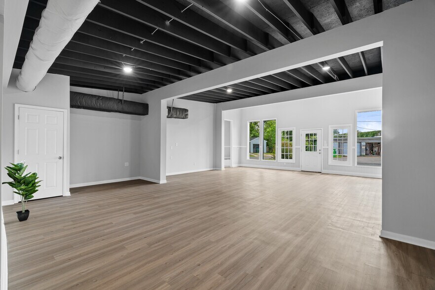 More Photos Of 106 Stevens St, Petal Freestanding For Lease