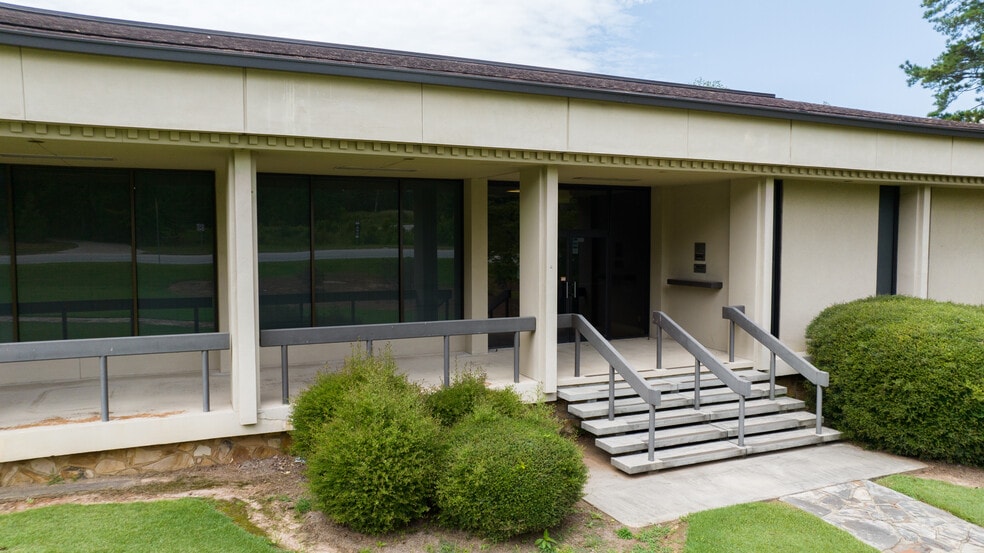 More Photos Of 1330 N Park St, Carrollton Medical For Sale