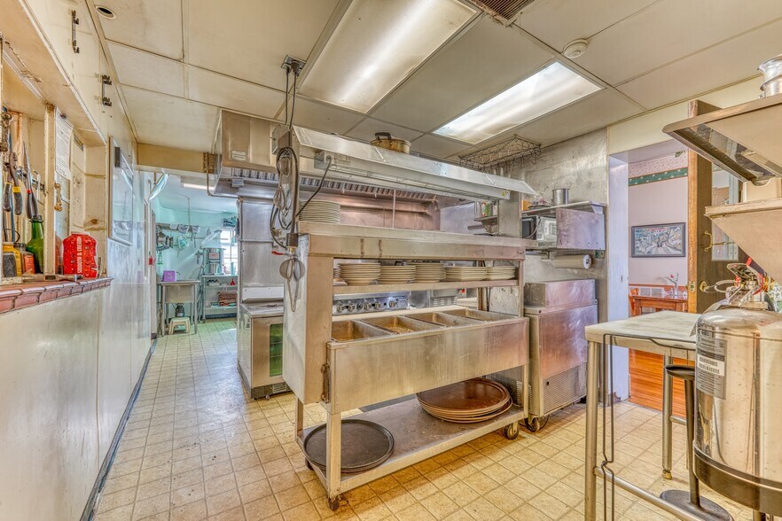 More Photos Of 512 Royal Gorge Blvd, Canon City Restaurant For Sale