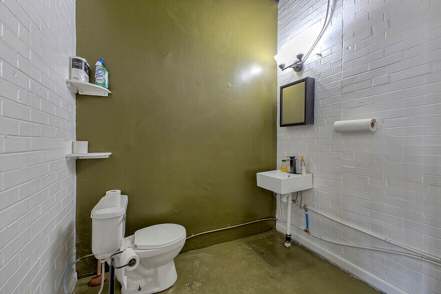 More Photos Of 6781 US-30, Jeannette Flex For Lease