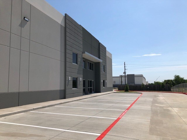 More Photos Of 4219 Clay Commerce Dr, Katy Warehouse For Lease