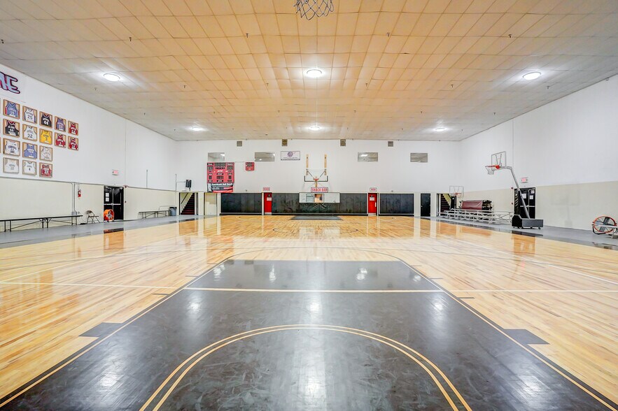 More Photos Of 950 S Central Ave, Compton Schools For Sale