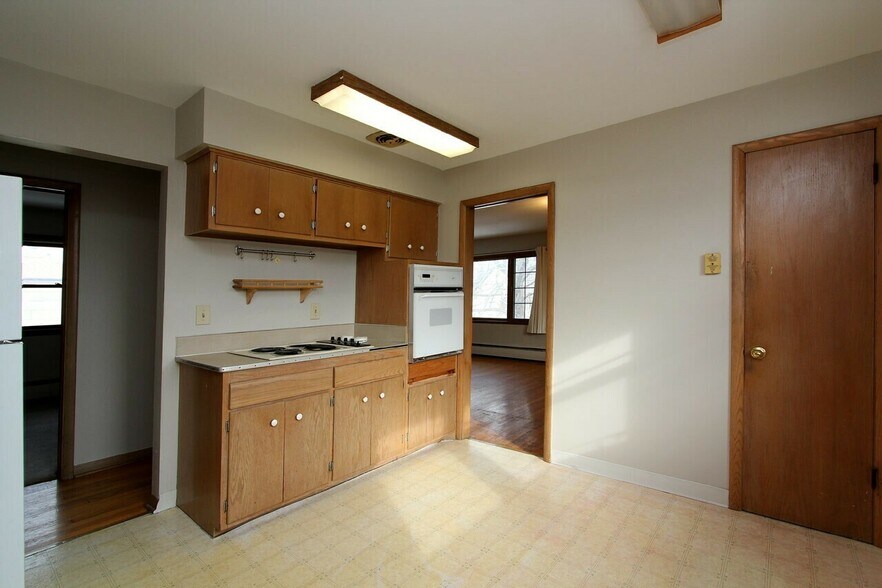 More Photos Of 3805 S Kinnickinnic Ave, Milwaukee Office Residential For Lease