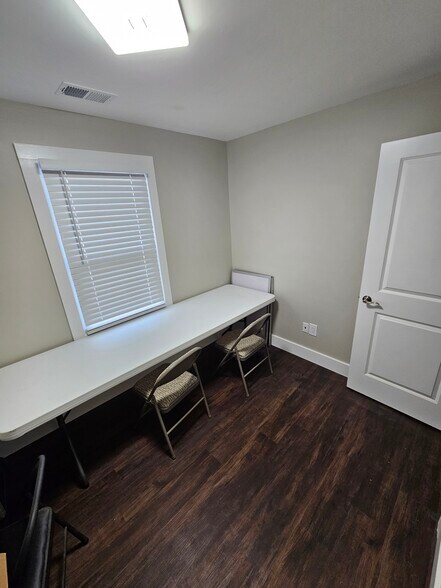 More Photos Of 1615 Remount Rd, Charleston Office Residential For Lease