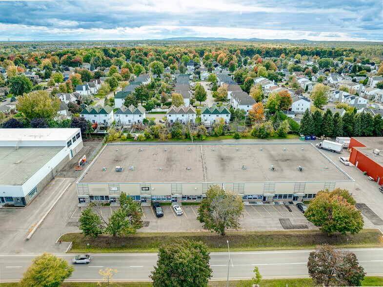More Photos Of 3515-3531 Boul de la Grande-Allée, Boisbriand Warehouse For Lease